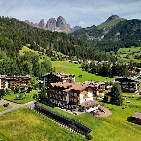 Alpenhotel Panorama กัมปีเตลโลดีฟัสซา ภายนอก รูปภาพ