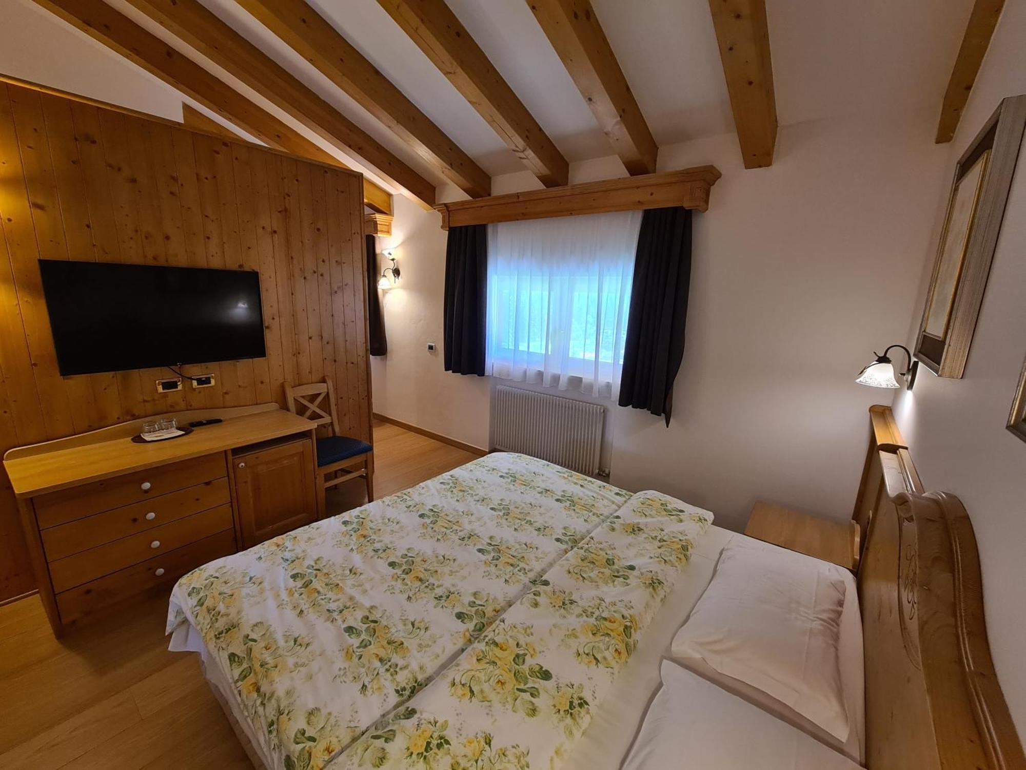 Alpenhotel Panorama กัมปีเตลโลดีฟัสซา ภายนอก รูปภาพ