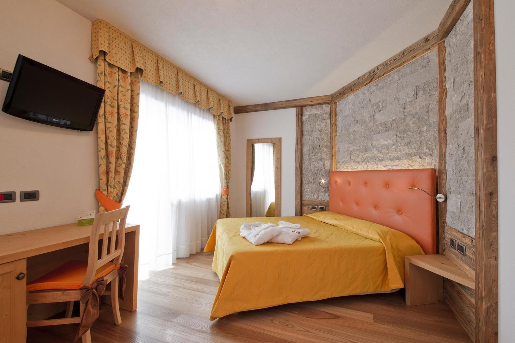 Alpenhotel Panorama กัมปีเตลโลดีฟัสซา ภายนอก รูปภาพ
