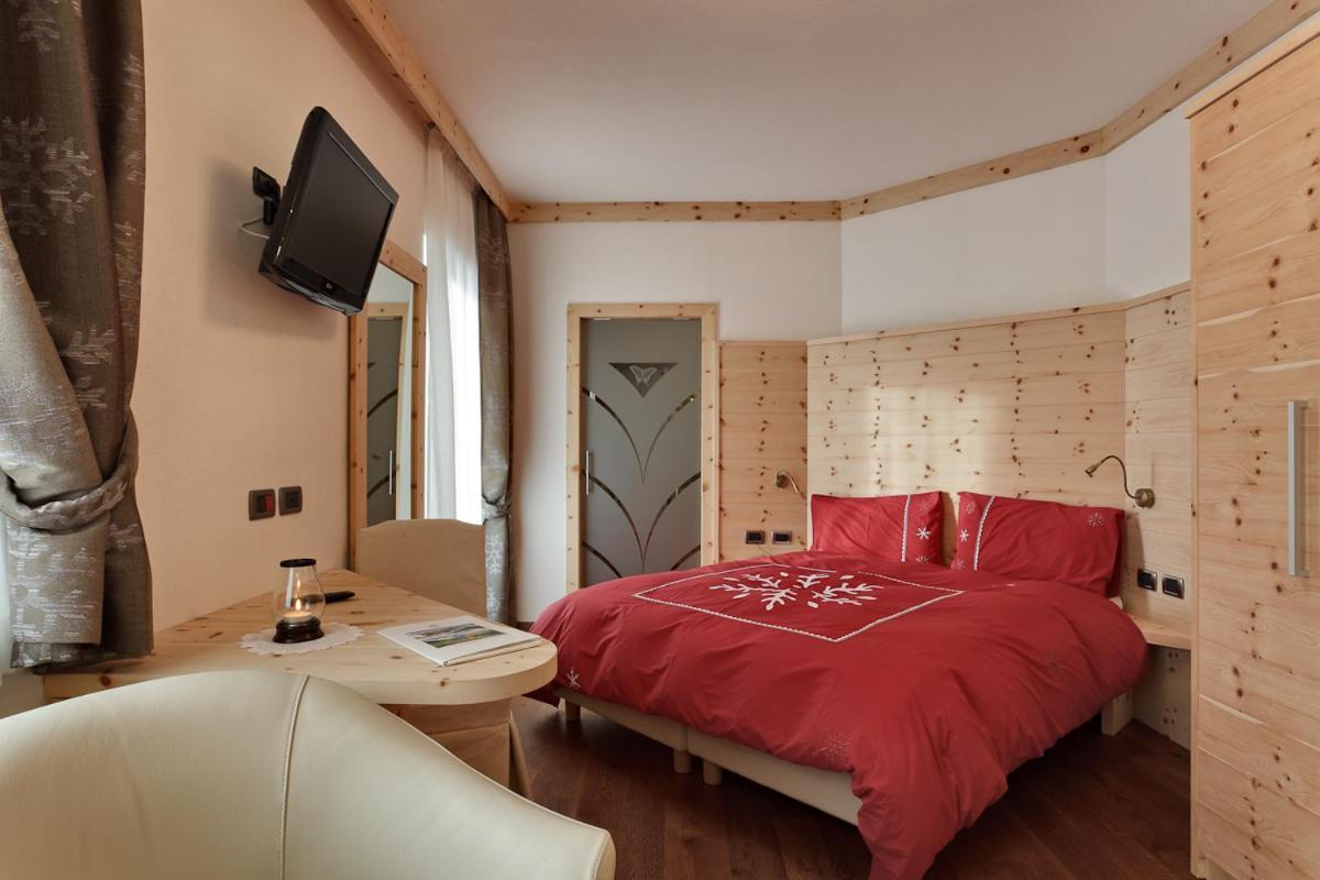 Alpenhotel Panorama กัมปีเตลโลดีฟัสซา ภายนอก รูปภาพ