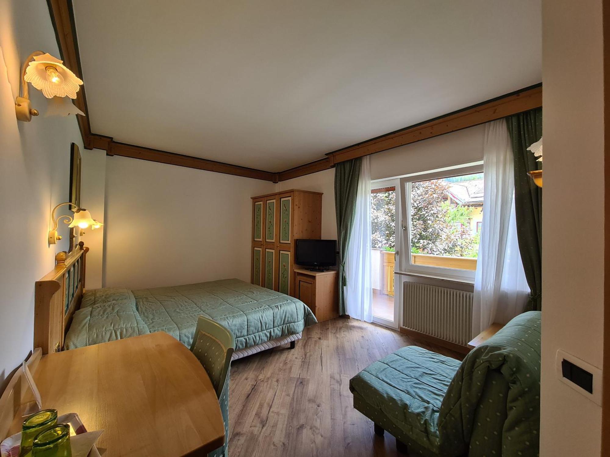 Alpenhotel Panorama กัมปีเตลโลดีฟัสซา ภายนอก รูปภาพ