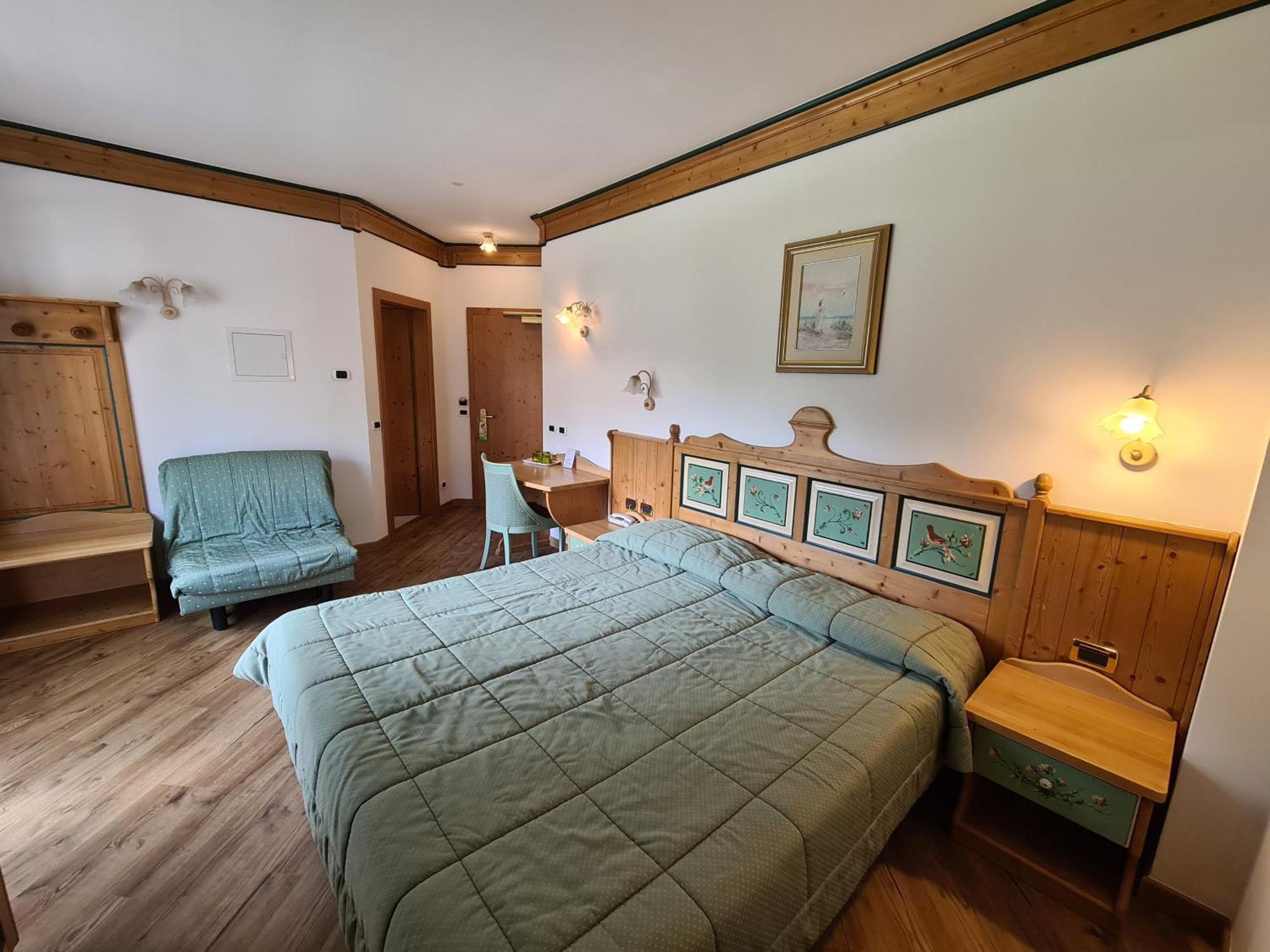 Alpenhotel Panorama กัมปีเตลโลดีฟัสซา ภายนอก รูปภาพ
