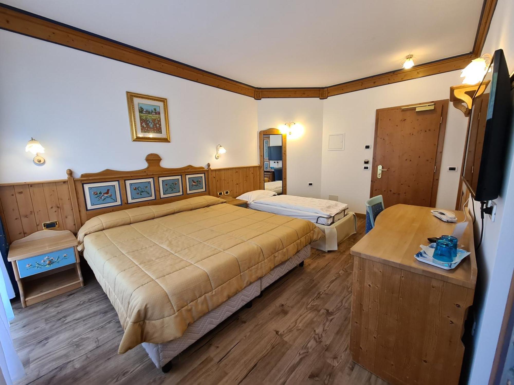 Alpenhotel Panorama กัมปีเตลโลดีฟัสซา ภายนอก รูปภาพ
