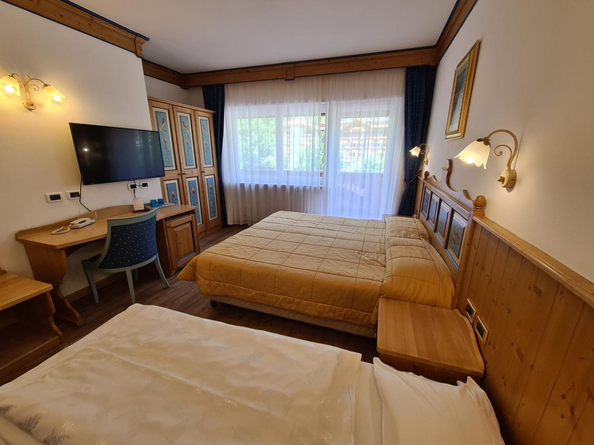Alpenhotel Panorama กัมปีเตลโลดีฟัสซา ภายนอก รูปภาพ