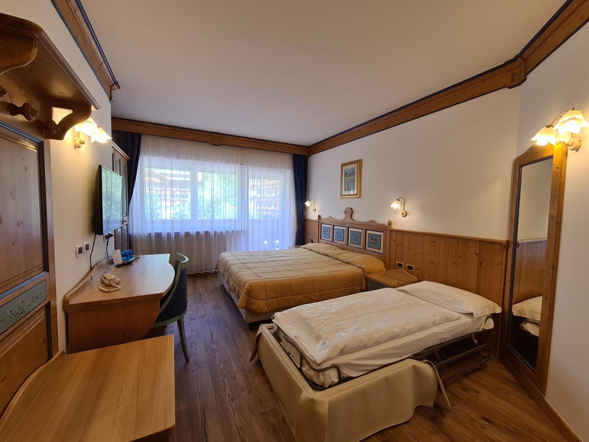 Alpenhotel Panorama กัมปีเตลโลดีฟัสซา ภายนอก รูปภาพ