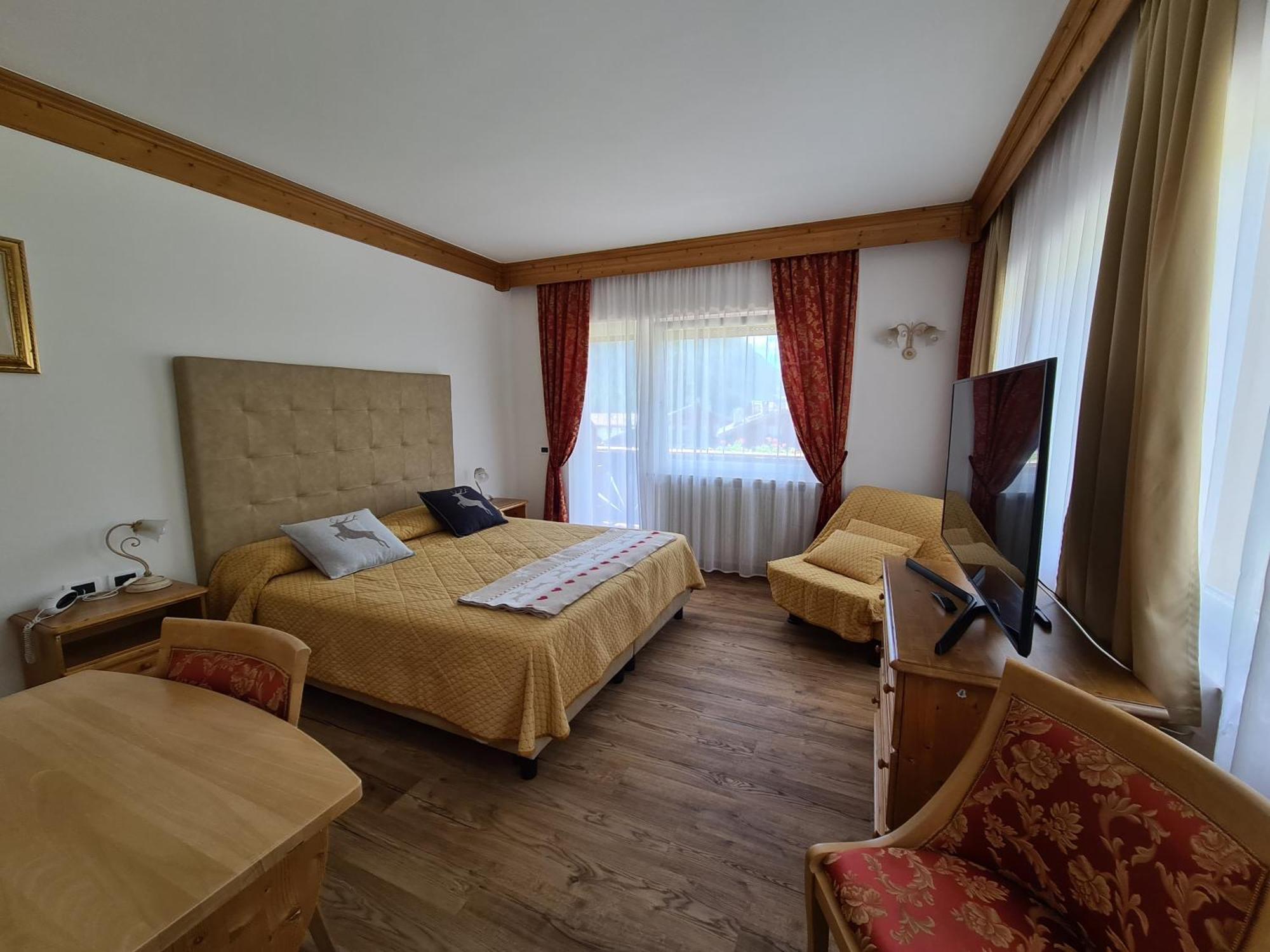 Alpenhotel Panorama กัมปีเตลโลดีฟัสซา ภายนอก รูปภาพ