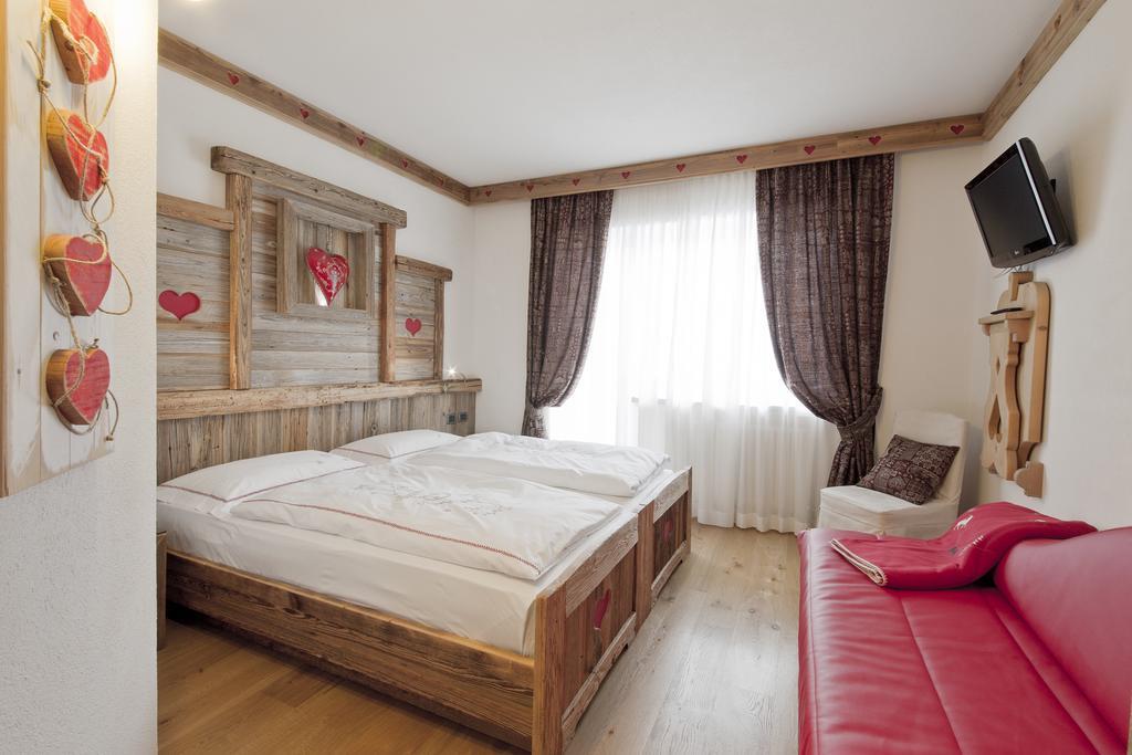 Alpenhotel Panorama กัมปีเตลโลดีฟัสซา ห้อง รูปภาพ